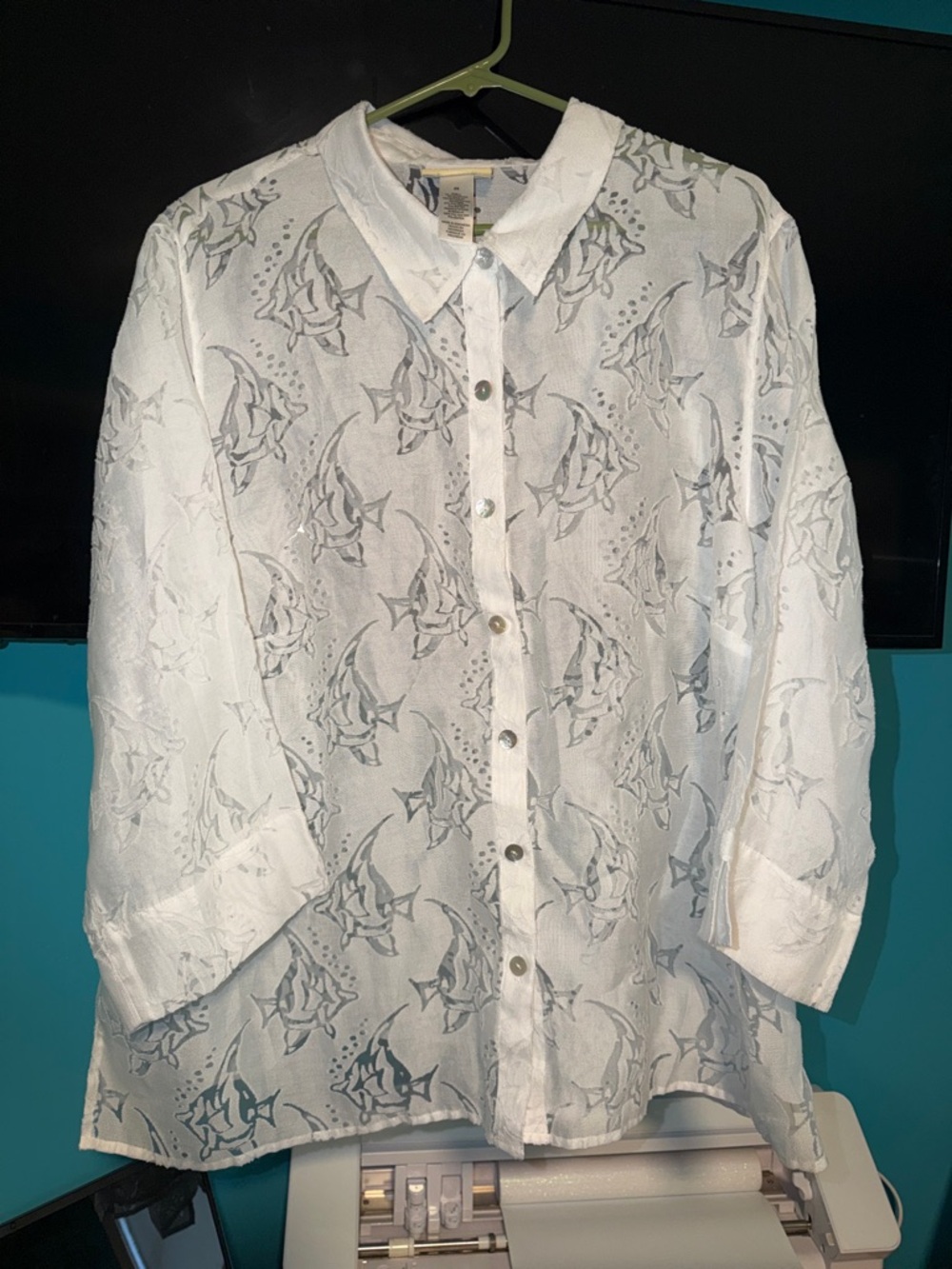 Alfred Dunner White Sheer Button-Front Blouse fish